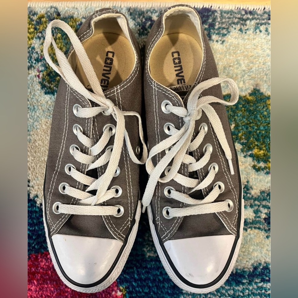 Women’s Gray and White Converse All-Stars - Size 7